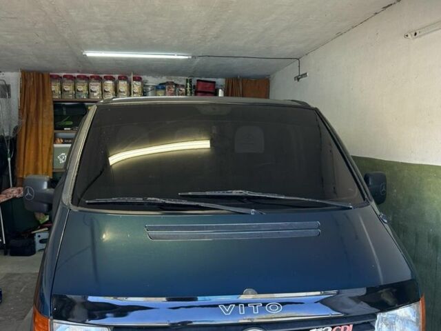 Зеленый Мерседес Вито, объемом двигателя 2.2 л и пробегом 280 тыс. км за 4350 $, фото 1 на Automoto.ua