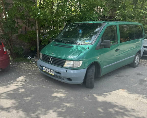 Зеленый Мерседес Вито, объемом двигателя 2.2 л и пробегом 700 тыс. км за 4500 $, фото 1 на Automoto.ua