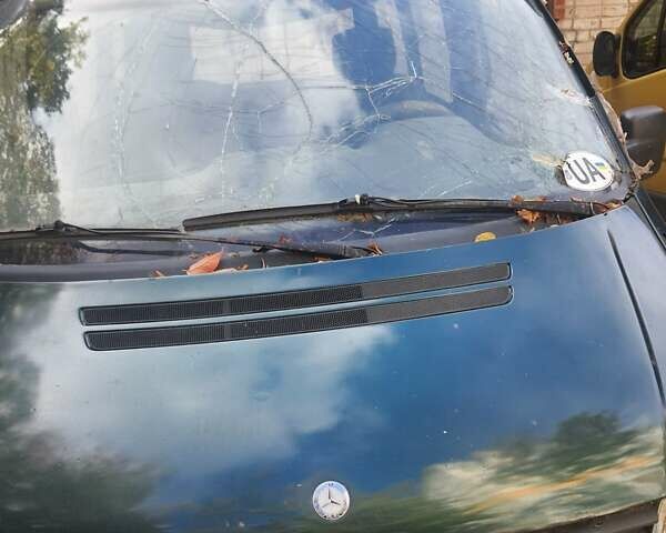 Зеленый Мерседес Вито, объемом двигателя 2.15 л и пробегом 368 тыс. км за 1700 $, фото 1 на Automoto.ua