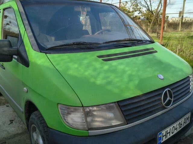 Зелений Мерседес Віто, об'ємом двигуна 2.1 л та пробігом 350 тис. км за 3200 $, фото 1 на Automoto.ua