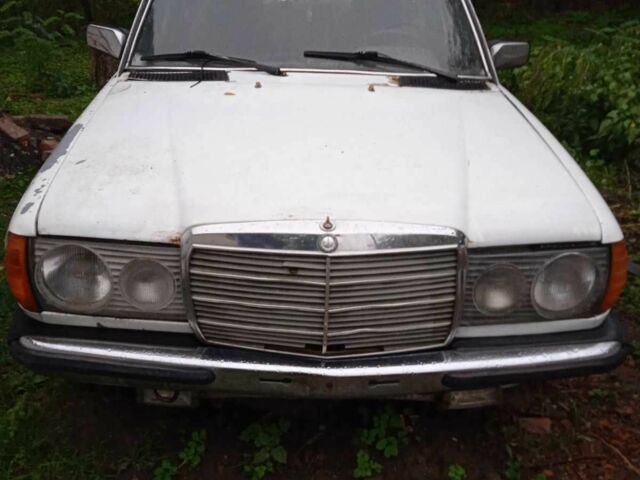 Білий Мерседес В123, об'ємом двигуна 2 л та пробігом 567 тис. км за 500 $, фото 1 на Automoto.ua