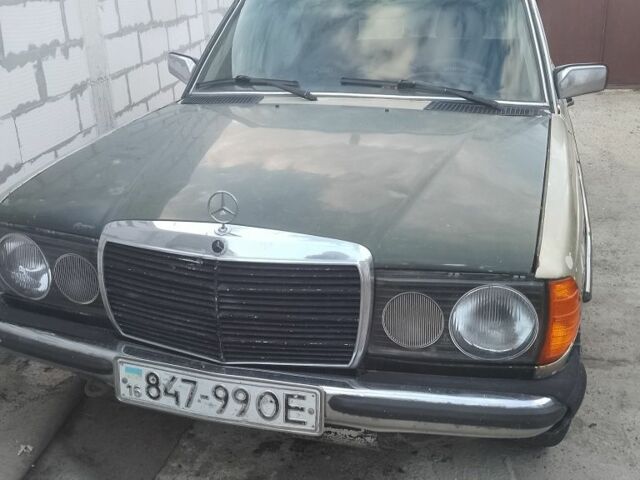 Бежевий Мерседес В123, об'ємом двигуна 0 л та пробігом 3 тис. км за 1500 $, фото 1 на Automoto.ua