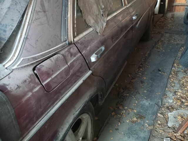 Красный Мерседес В123, объемом двигателя 2 л и пробегом 320 тыс. км за 827 $, фото 1 на Automoto.ua