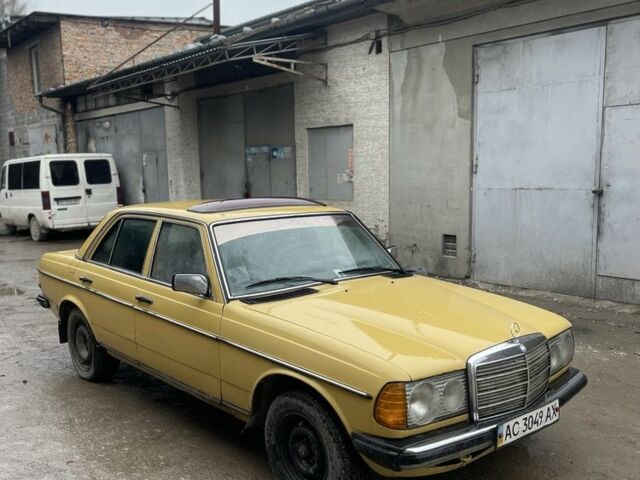 Жовтий Мерседес В123, об'ємом двигуна 2.3 л та пробігом 388 тис. км за 1850 $, фото 1 на Automoto.ua