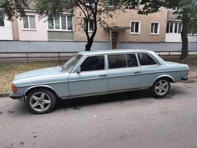Серый Мерседес В123, объемом двигателя 2.4 л и пробегом 1 тыс. км за 2999 $, фото 1 на Automoto.ua