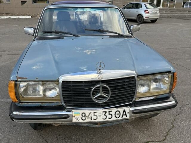 Синій Мерседес В123, об'ємом двигуна 2 л та пробігом 500 тис. км за 800 $, фото 1 на Automoto.ua