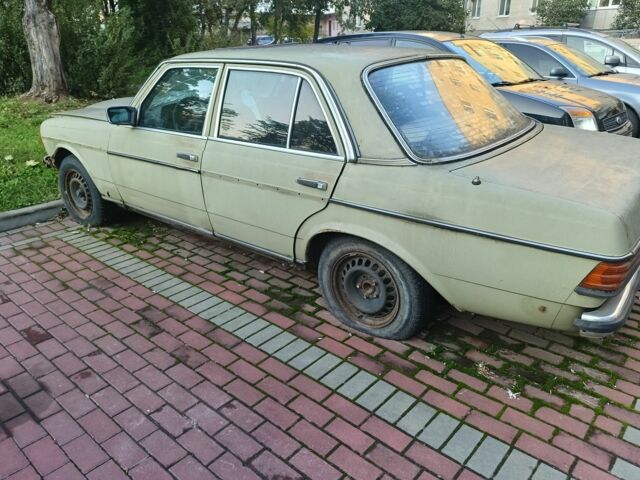 Зелений Мерседес В123, об'ємом двигуна 0 л та пробігом 400 тис. км за 1068 $, фото 1 на Automoto.ua