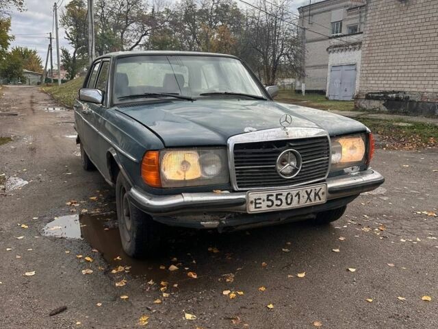 Зеленый Мерседес В123, объемом двигателя 3 л и пробегом 10 тыс. км за 680 $, фото 1 на Automoto.ua