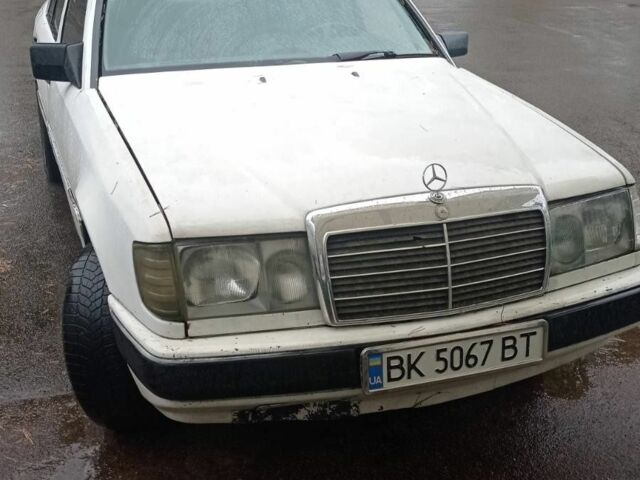 Белый Мерседес В124, объемом двигателя 2 л и пробегом 1000 тыс. км за 834 $, фото 1 на Automoto.ua