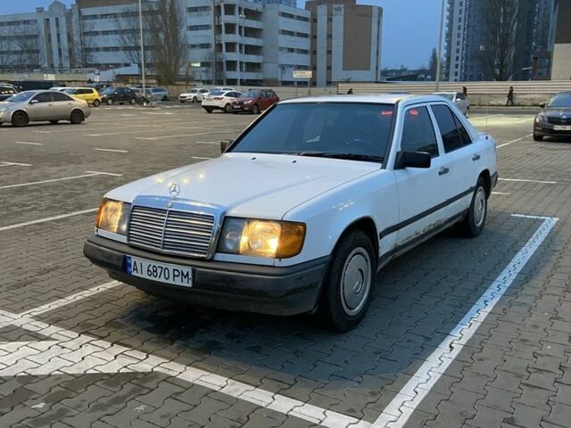 Белый Мерседес В124, объемом двигателя 2 л и пробегом 350 тыс. км за 1300 $, фото 1 на Automoto.ua