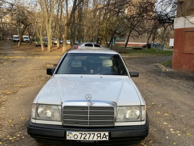Белый Мерседес В124, объемом двигателя 2.5 л и пробегом 297 тыс. км за 2200 $, фото 1 на Automoto.ua