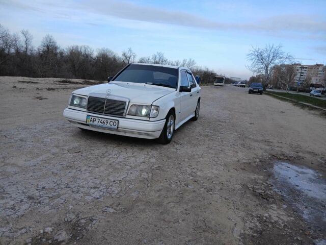 Белый Мерседес В124, объемом двигателя 2 л и пробегом 510 тыс. км за 1500 $, фото 1 на Automoto.ua