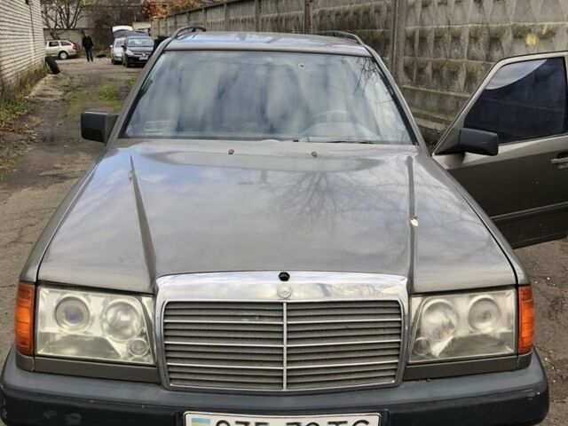 Бежевый Мерседес В124, объемом двигателя 2.3 л и пробегом 350 тыс. км за 1300 $, фото 1 на Automoto.ua
