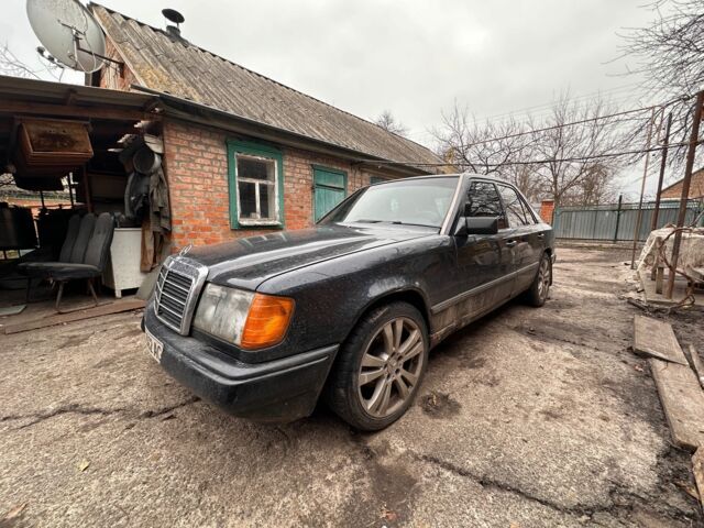 Чорний Мерседес В124, об'ємом двигуна 2 л та пробігом 3 тис. км за 2450 $, фото 1 на Automoto.ua