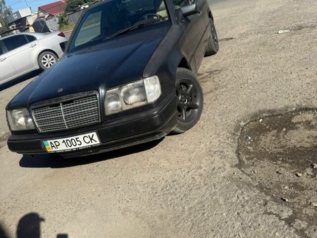 Чорний Мерседес В124, об'ємом двигуна 3 л та пробігом 350 тис. км за 2020 $, фото 1 на Automoto.ua