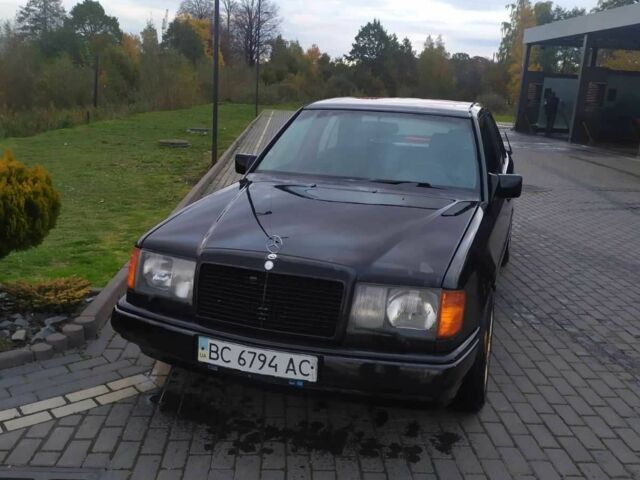 Чорний Мерседес В124, об'ємом двигуна 2.8 л та пробігом 585 тис. км за 2381 $, фото 1 на Automoto.ua