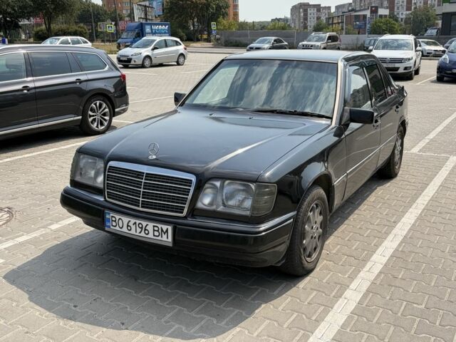 Чорний Мерседес В124, об'ємом двигуна 2.2 л та пробігом 265 тис. км за 3995 $, фото 1 на Automoto.ua