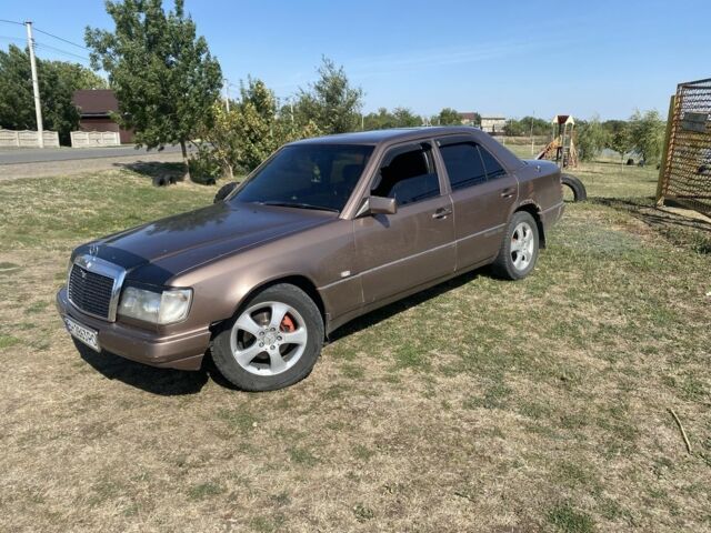 Коричневий Мерседес В124, об'ємом двигуна 2.3 л та пробігом 580 тис. км за 1650 $, фото 1 на Automoto.ua