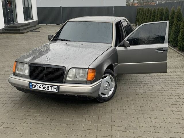 Коричневый Мерседес В124, объемом двигателя 2.5 л и пробегом 450 тыс. км за 3100 $, фото 1 на Automoto.ua