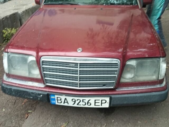 Червоний Мерседес В124, об'ємом двигуна 2.2 л та пробігом 432 тис. км за 1500 $, фото 1 на Automoto.ua