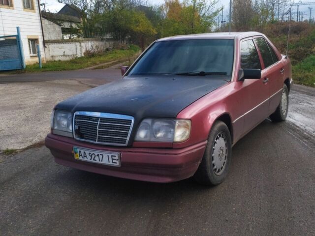 Красный Мерседес В124, объемом двигателя 0 л и пробегом 600 тыс. км за 2100 $, фото 1 на Automoto.ua