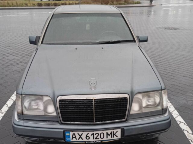 Серый Мерседес В124, объемом двигателя 2 л и пробегом 380 тыс. км за 3200 $, фото 1 на Automoto.ua