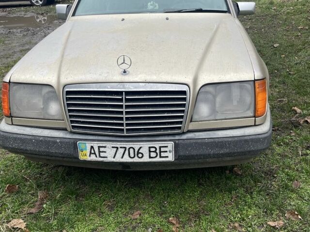 Сірий Мерседес В124, об'ємом двигуна 2.6 л та пробігом 400 тис. км за 1500 $, фото 1 на Automoto.ua