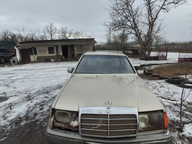 Сірий Мерседес В124, об'ємом двигуна 2.3 л та пробігом 230 тис. км за 700 $, фото 1 на Automoto.ua