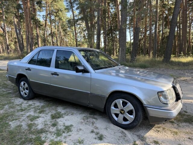 Сірий Мерседес В124, об'ємом двигуна 2 л та пробігом 275 тис. км за 1850 $, фото 1 на Automoto.ua
