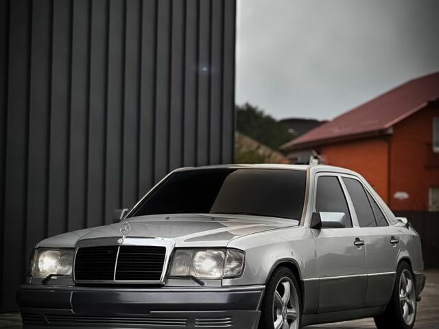 Сірий Мерседес В124, об'ємом двигуна 2.6 л та пробігом 222 тис. км за 3800 $, фото 1 на Automoto.ua