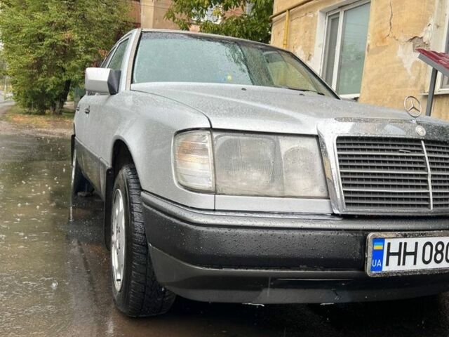 Серый Мерседес В124, объемом двигателя 2.3 л и пробегом 320 тыс. км за 2500 $, фото 1 на Automoto.ua
