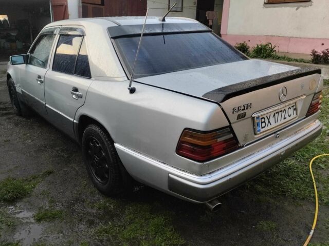 Сірий Мерседес В124, об'ємом двигуна 2 л та пробігом 123 тис. км за 1500 $, фото 1 на Automoto.ua