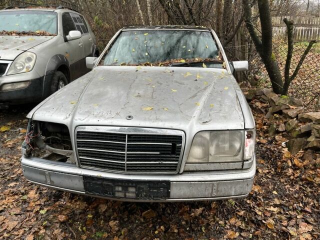 Сірий Мерседес В124, об'ємом двигуна 2.5 л та пробігом 300 тис. км за 238 $, фото 1 на Automoto.ua