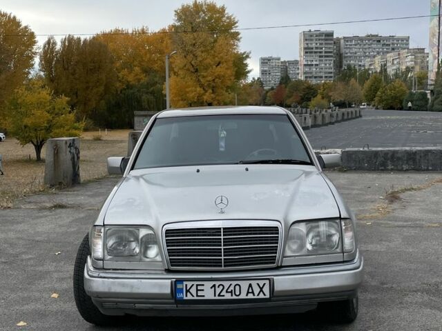 Сірий Мерседес В124, об'ємом двигуна 2.2 л та пробігом 450 тис. км за 3000 $, фото 1 на Automoto.ua