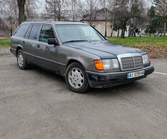 Серый Мерседес В124, объемом двигателя 0 л и пробегом 252 тыс. км за 1550 $, фото 1 на Automoto.ua
