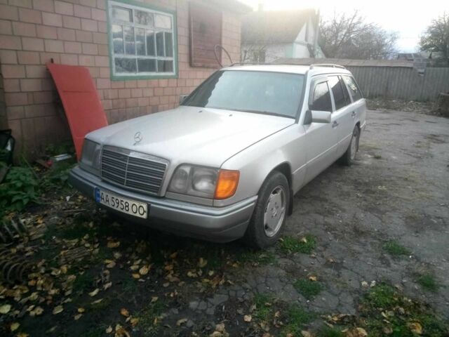 Серый Мерседес В124, объемом двигателя 2.5 л и пробегом 1000 тыс. км за 3600 $, фото 1 на Automoto.ua