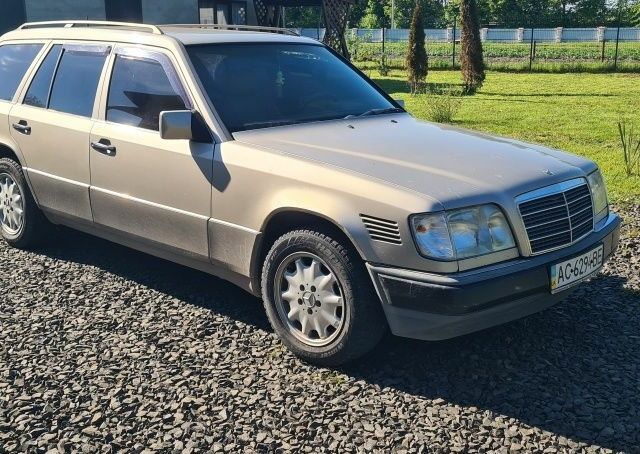 Сірий Мерседес В124, об'ємом двигуна 3 л та пробігом 541 тис. км за 3000 $, фото 1 на Automoto.ua