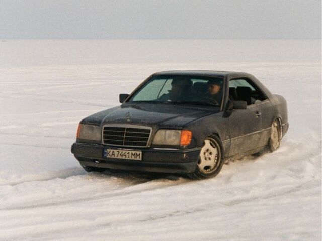 Синій Мерседес В124, об'ємом двигуна 3 л та пробігом 313 тис. км за 4500 $, фото 1 на Automoto.ua