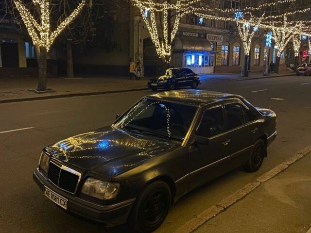 Синий Мерседес В124, объемом двигателя 2 л и пробегом 220 тыс. км за 1700 $, фото 1 на Automoto.ua