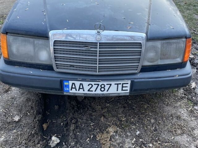 Синий Мерседес В124, объемом двигателя 2.6 л и пробегом 200 тыс. км за 2500 $, фото 1 на Automoto.ua