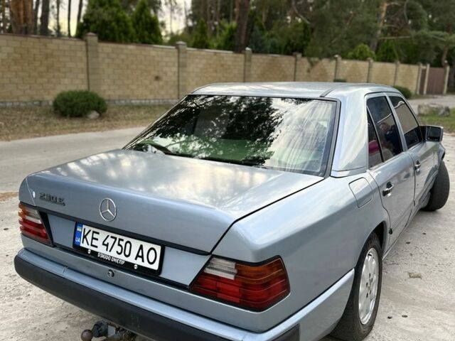 Синій Мерседес В124, об'ємом двигуна 2.3 л та пробігом 246 тис. км за 3600 $, фото 1 на Automoto.ua