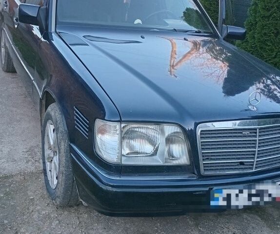 Синій Мерседес В124, об'ємом двигуна 2 л та пробігом 279 тис. км за 2200 $, фото 1 на Automoto.ua