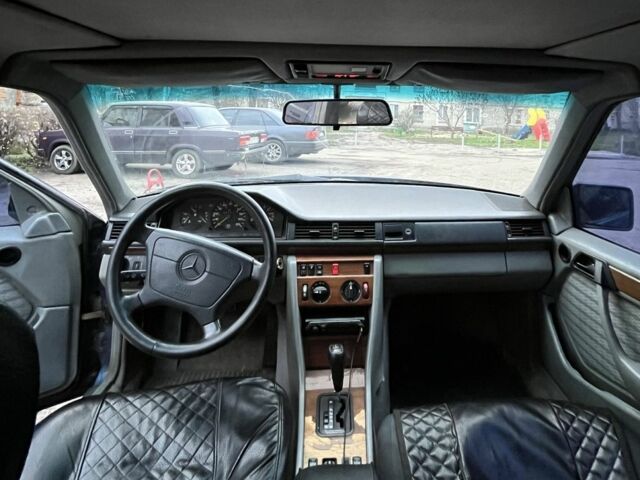 Синій Мерседес В124, об'ємом двигуна 2.3 л та пробігом 312 тис. км за 1800 $, фото 1 на Automoto.ua