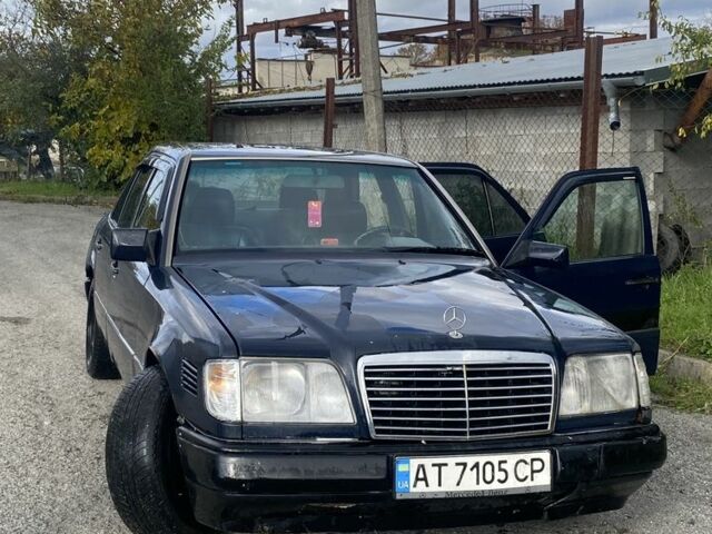 Синий Мерседес В124, объемом двигателя 2.5 л и пробегом 495 тыс. км за 1800 $, фото 1 на Automoto.ua