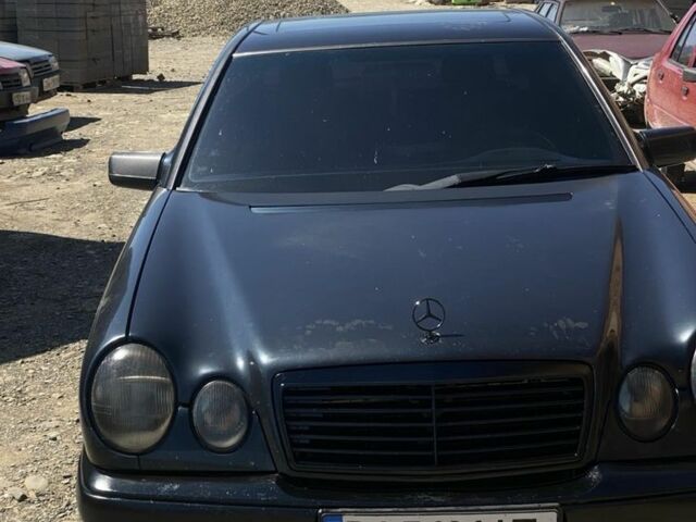 Синий Мерседес В124, объемом двигателя 2 л и пробегом 300 тыс. км за 2300 $, фото 1 на Automoto.ua