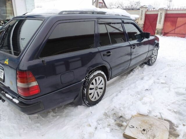 Синій Мерседес В124, об'ємом двигуна 2 л та пробігом 390 тис. км за 1600 $, фото 1 на Automoto.ua