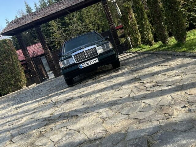 Зеленый Мерседес В124, объемом двигателя 2 л и пробегом 3 тыс. км за 700 $, фото 1 на Automoto.ua