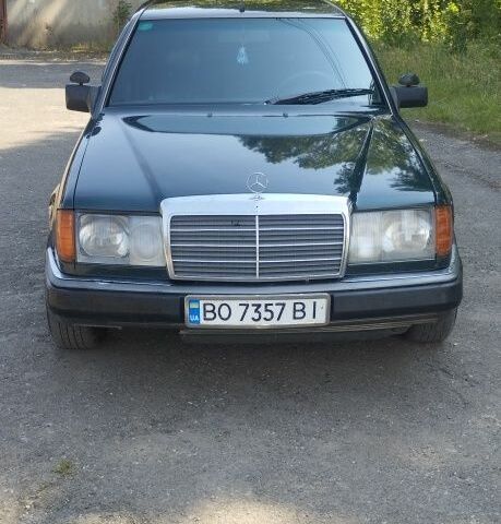 Зеленый Мерседес В124, объемом двигателя 2.5 л и пробегом 2 тыс. км за 2300 $, фото 1 на Automoto.ua