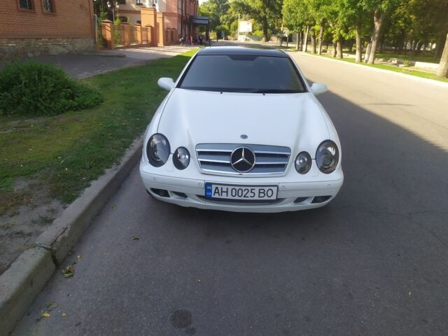 Белый Мерседес CLK-Class, объемом двигателя 3.2 л и пробегом 333 тыс. км за 5000 $, фото 1 на Automoto.ua