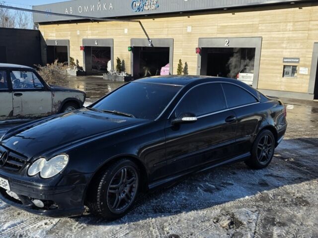 Черный Мерседес CLK-Class, объемом двигателя 5 л и пробегом 250 тыс. км за 1570 $, фото 1 на Automoto.ua
